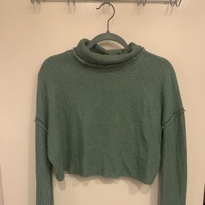 Cropped Green Turtleneck